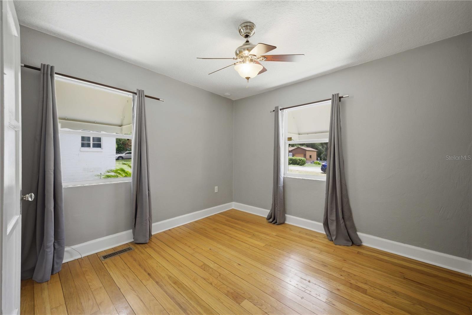 LEESBURG HILLSIDE MANOR - Residential