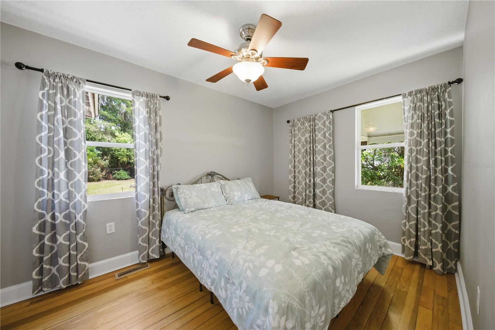 LEESBURG HILLSIDE MANOR - Residential