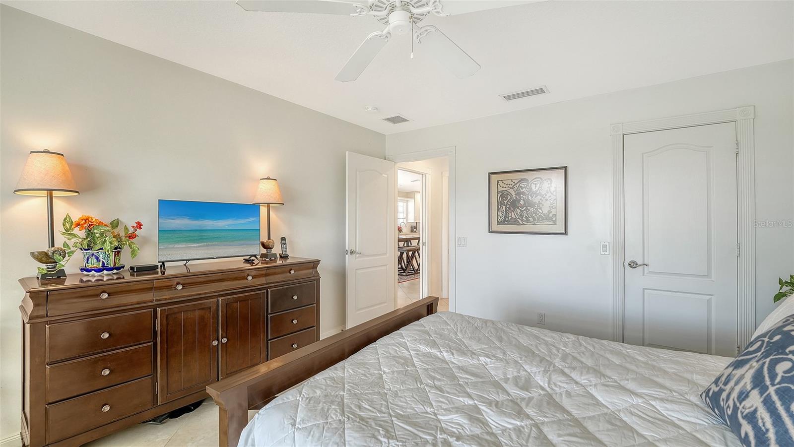 VILLAGEWALK - Residential