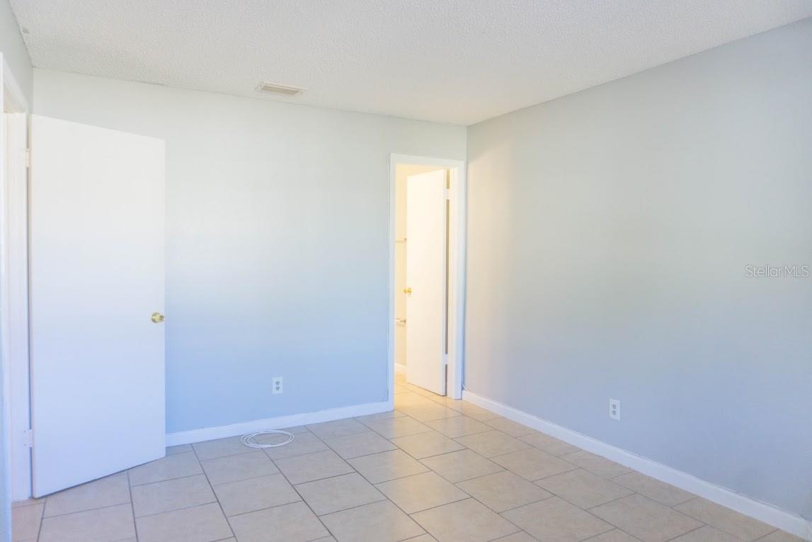 THE HAMPTONS AT BRANDON A CONDO - Residential