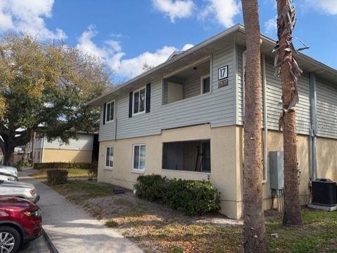 Photo of 237 Thorn Tree Place #237, Brandon, FL 33510 (MLS # TB8320071)