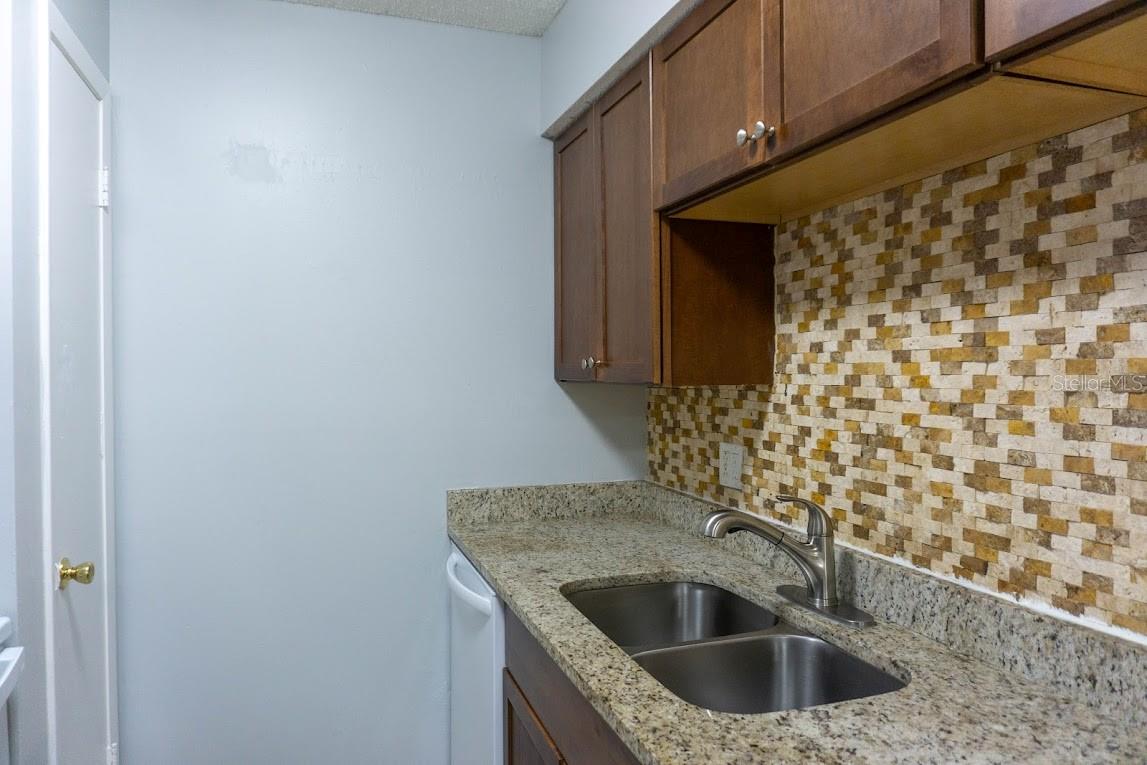 THE HAMPTONS AT BRANDON A CONDO - Residential