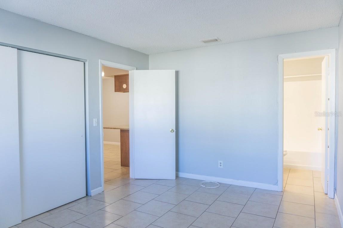 THE HAMPTONS AT BRANDON A CONDO - Residential