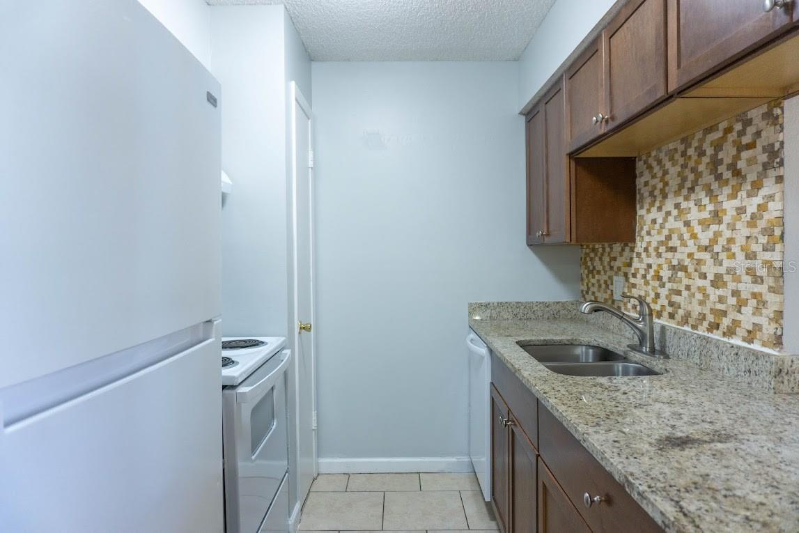 THE HAMPTONS AT BRANDON A CONDO - Residential