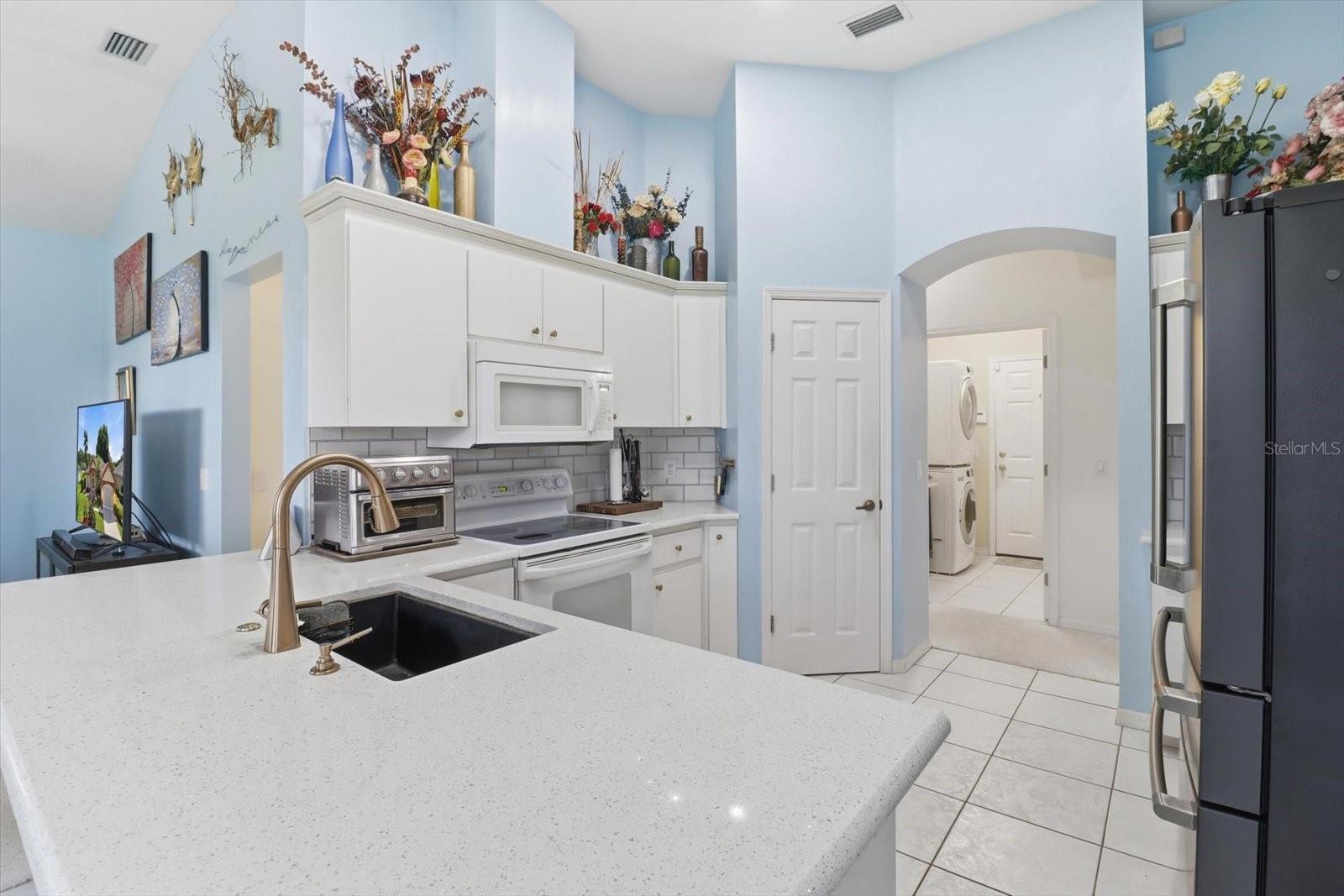 168 W ROMANY LOOP