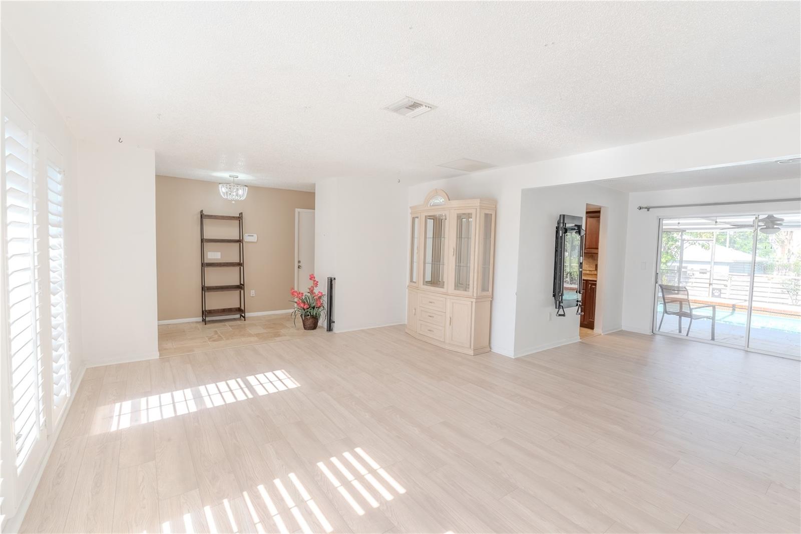 117 HILLCREST DR