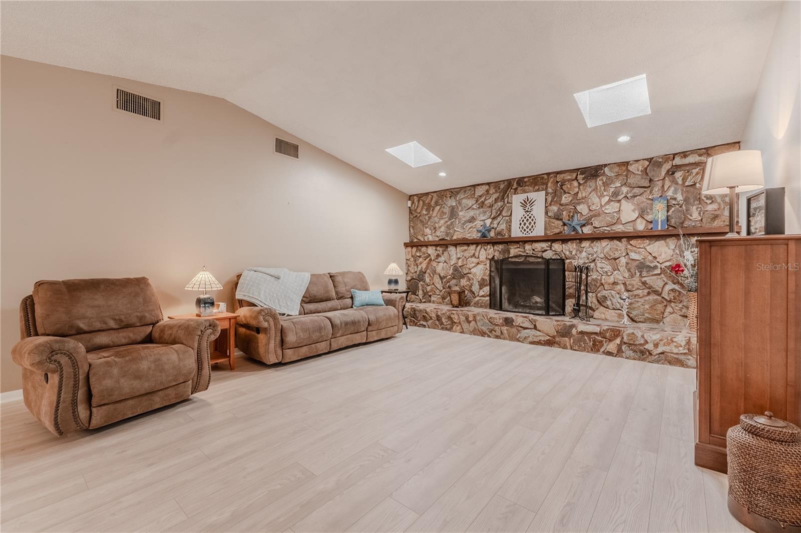 HARBOR WOODS - Residential