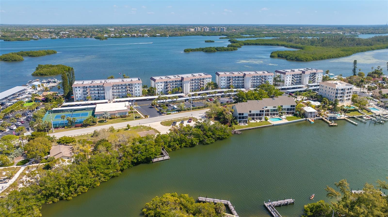 SUNRISE COVE SEC 1 - Residential