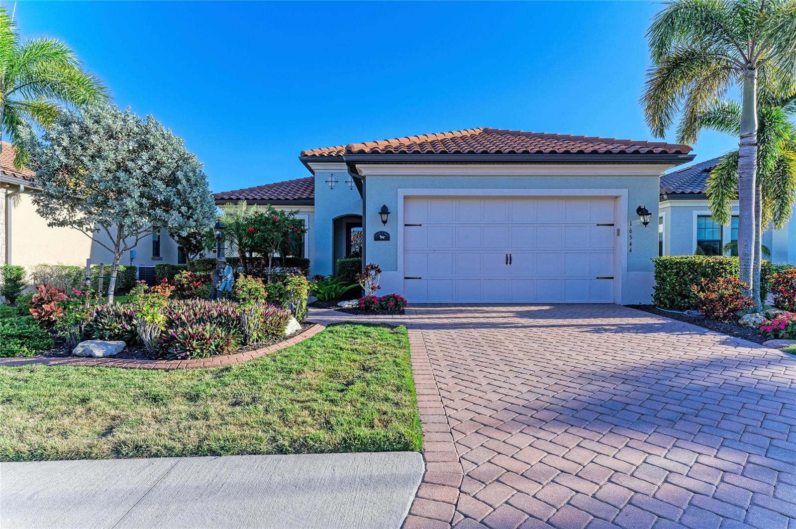 COUNTRY CLUB EAST - BELLEISLE - Residential