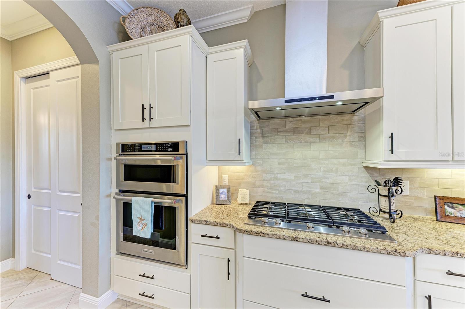 COUNTRY CLUB EAST - BELLEISLE - Residential