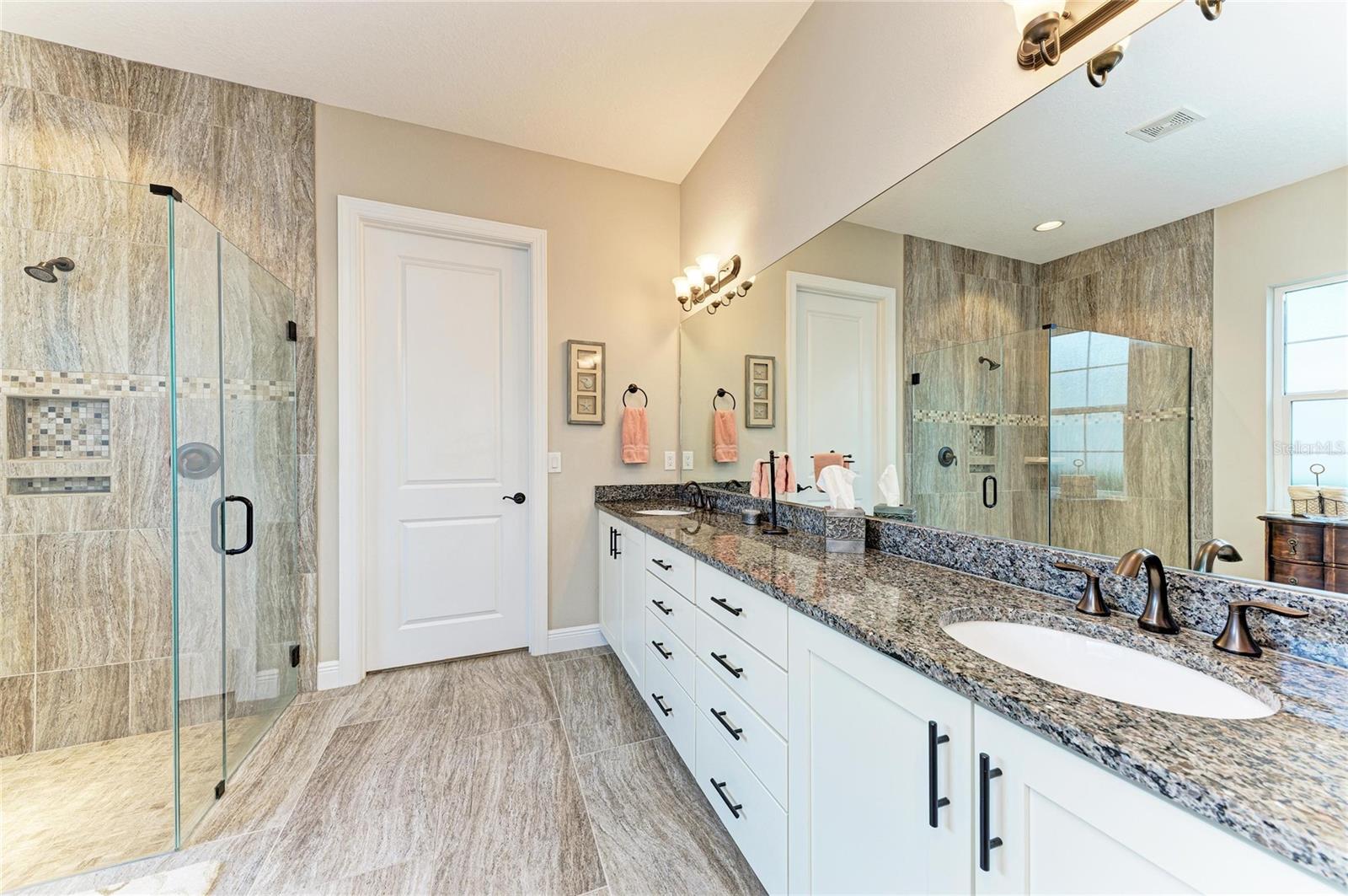 COUNTRY CLUB EAST - BELLEISLE - Residential