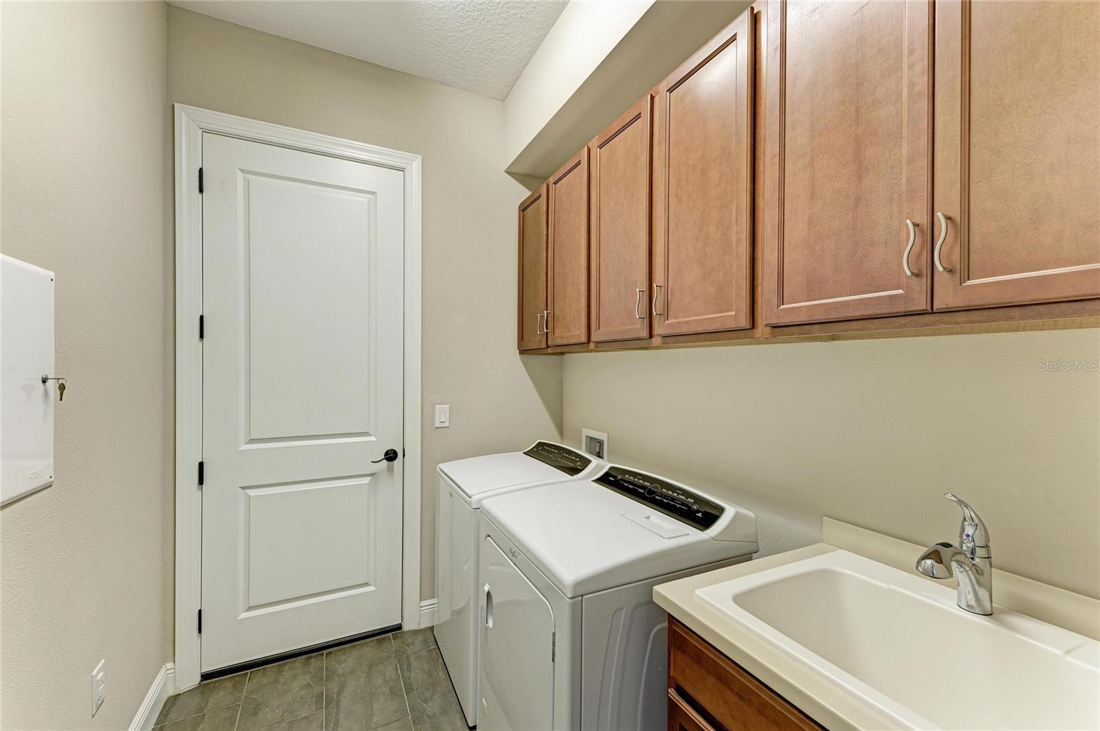 COUNTRY CLUB EAST - BELLEISLE - Residential