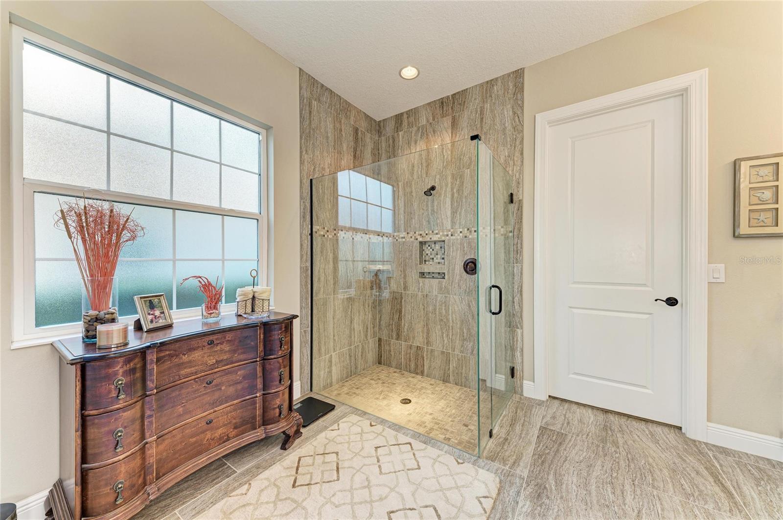 COUNTRY CLUB EAST - BELLEISLE - Residential