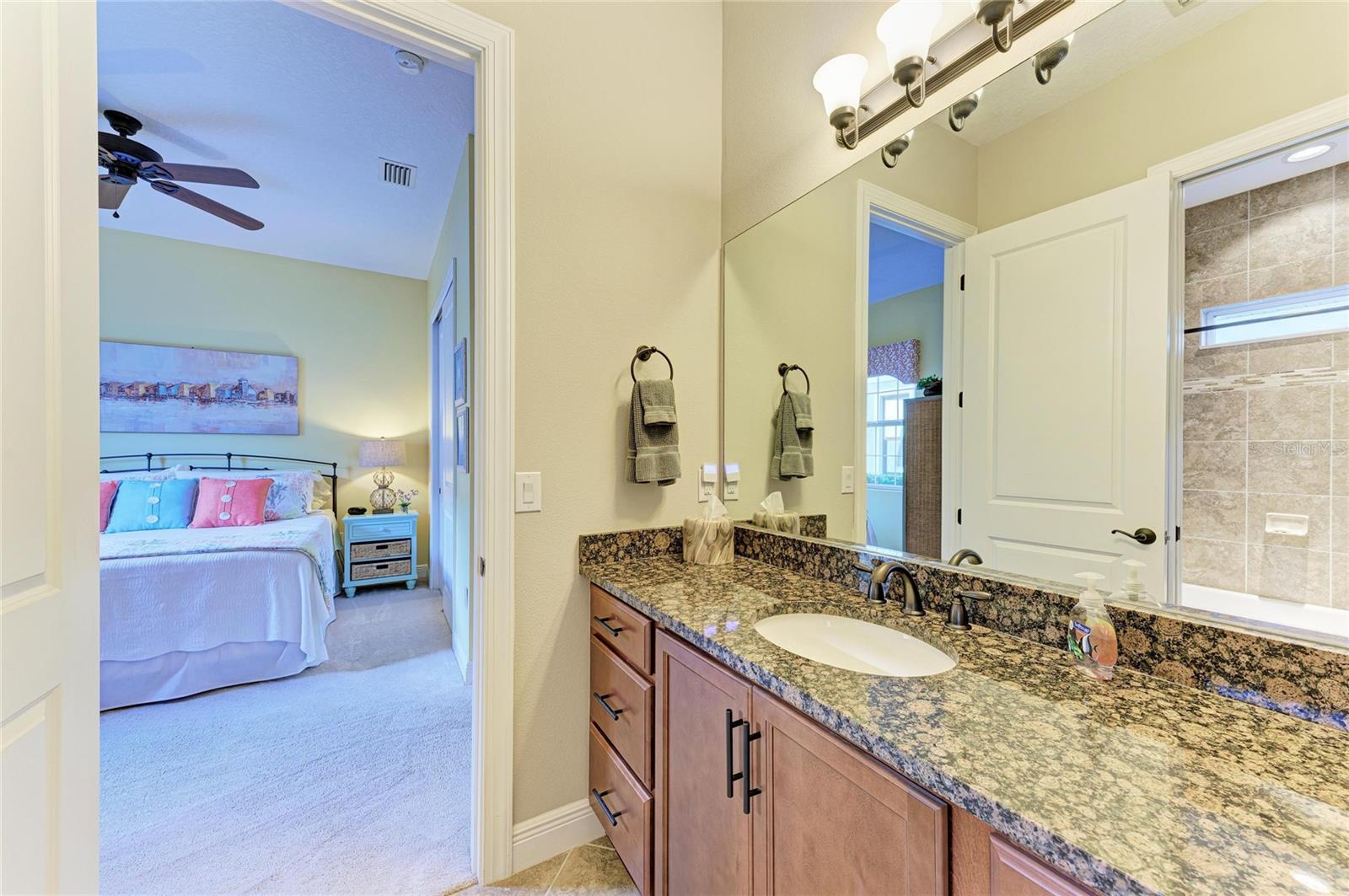 COUNTRY CLUB EAST - BELLEISLE - Residential