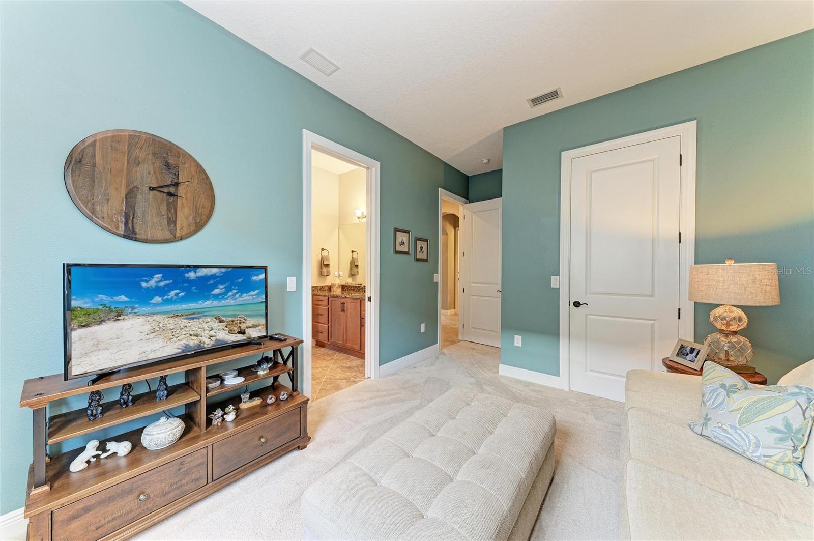 COUNTRY CLUB EAST - BELLEISLE - Residential