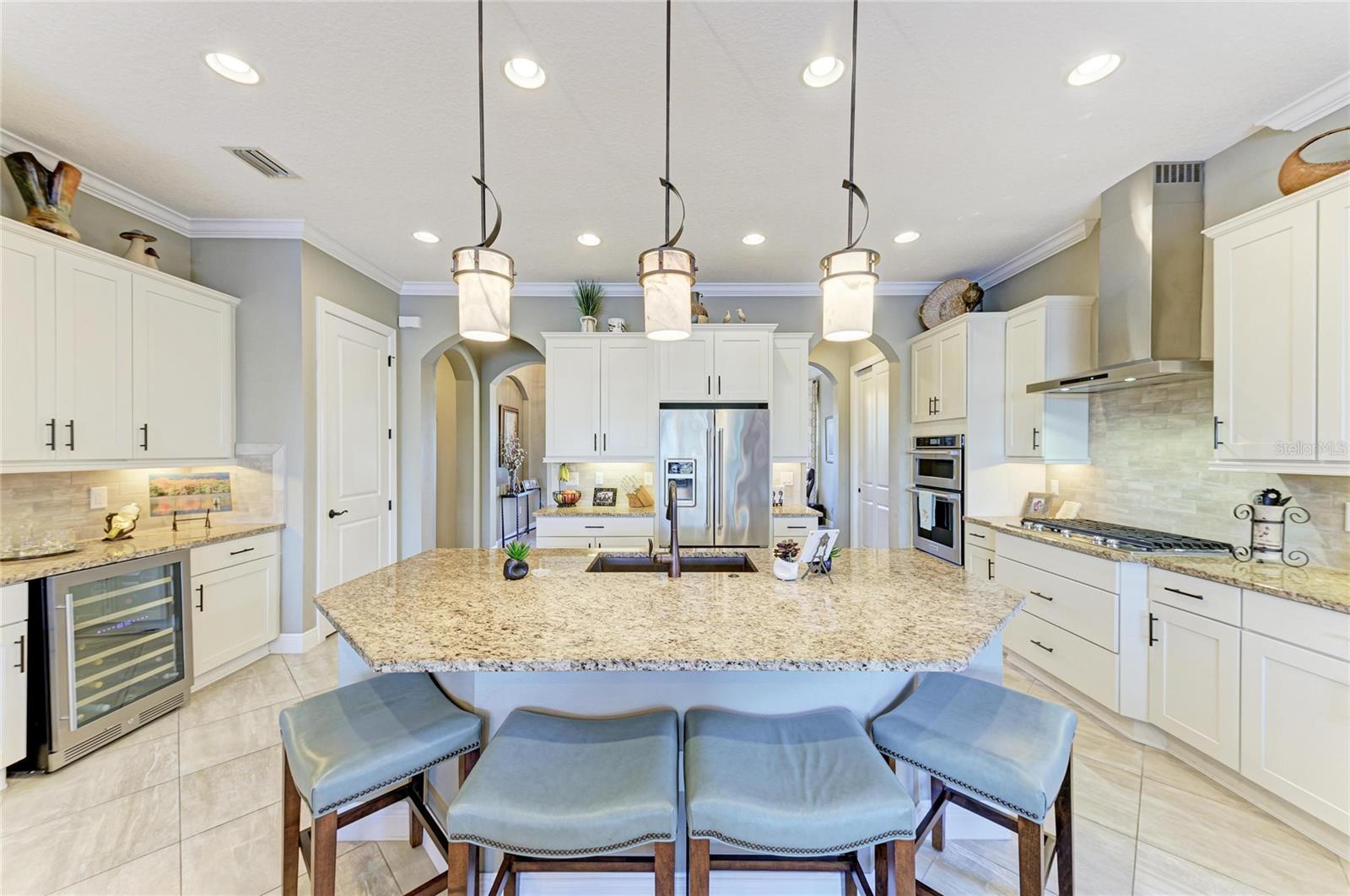 COUNTRY CLUB EAST - BELLEISLE - Residential