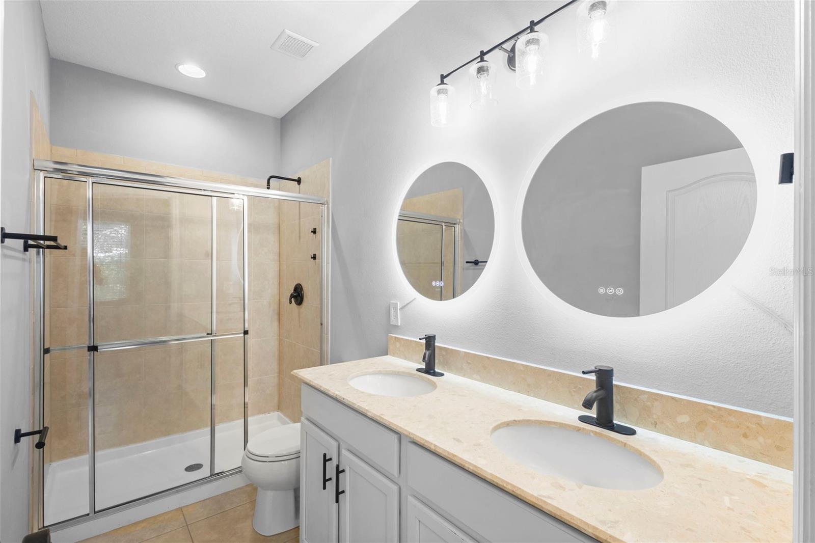 SOMERSET CHASE - Residential