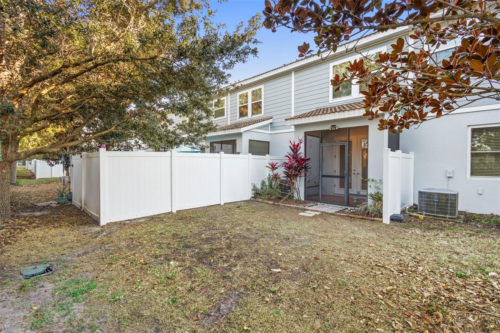 SOMERSET CHASE - Residential