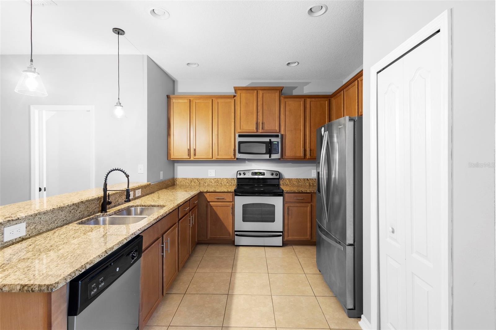 SOMERSET CHASE - Residential