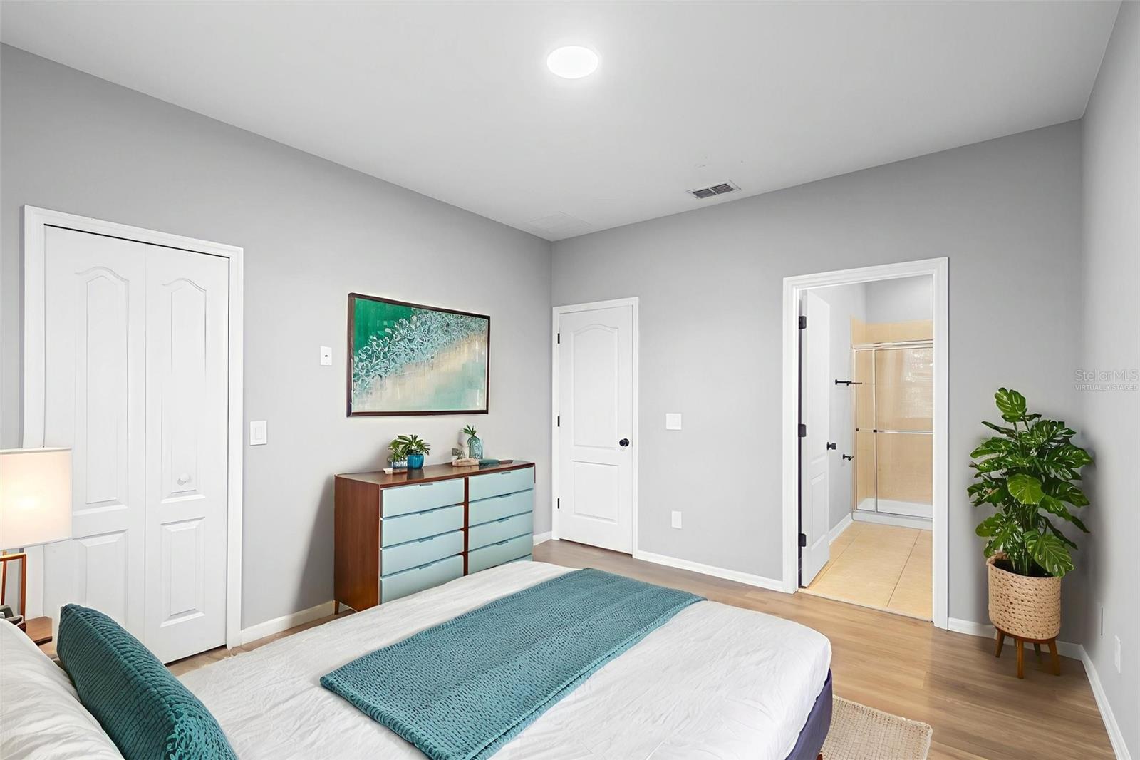 SOMERSET CHASE - Residential