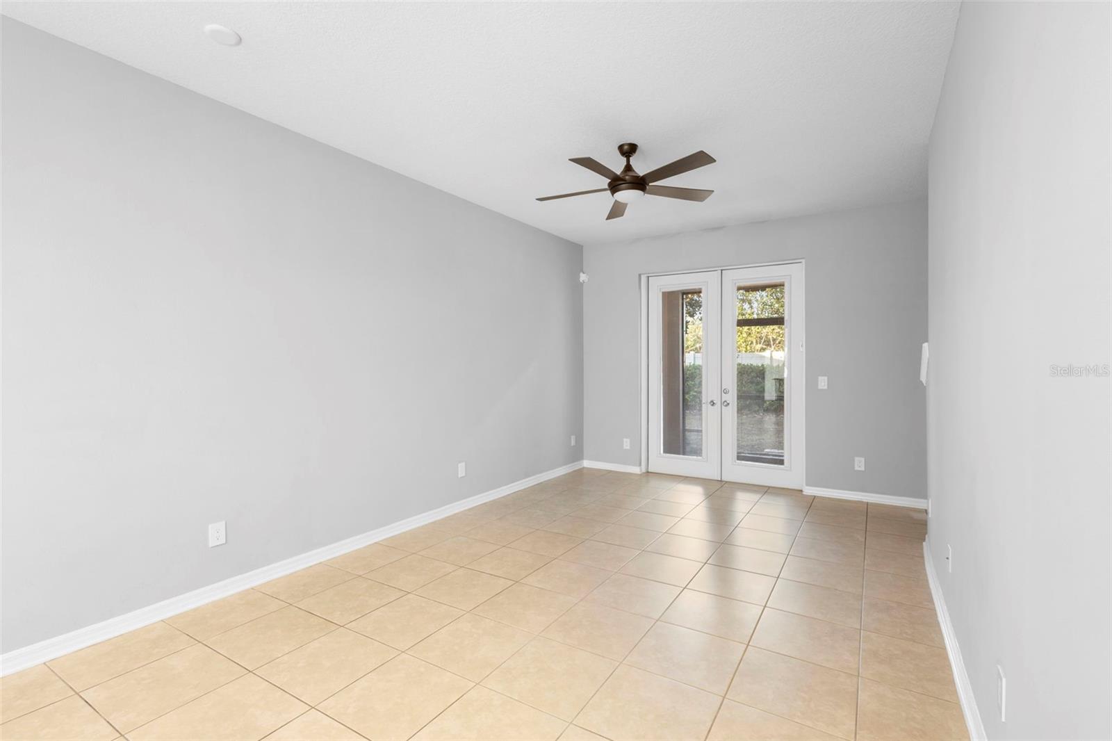 SOMERSET CHASE - Residential