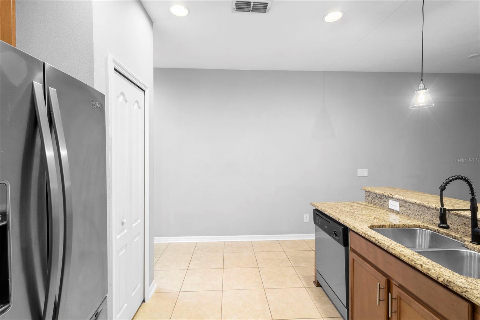 SOMERSET CHASE - Residential