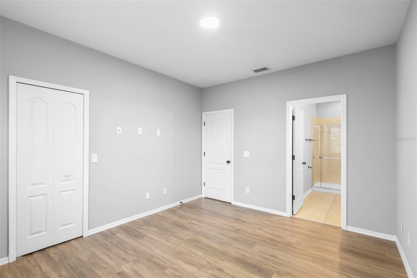 SOMERSET CHASE - Residential