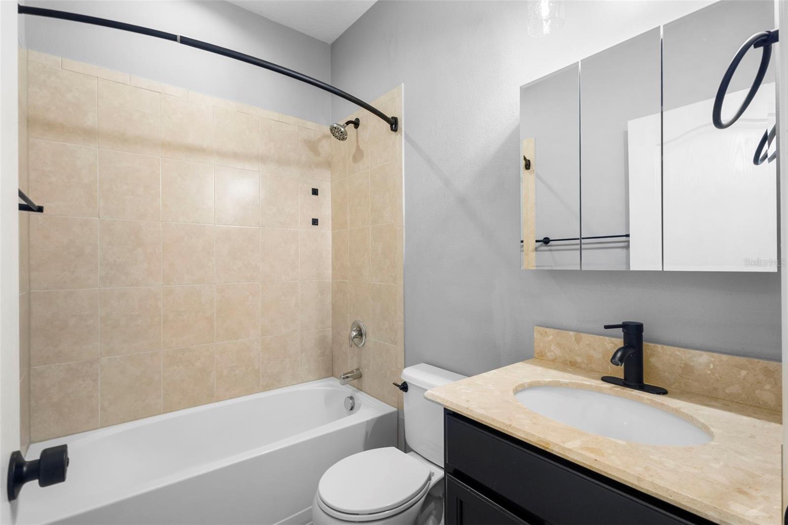 SOMERSET CHASE - Residential