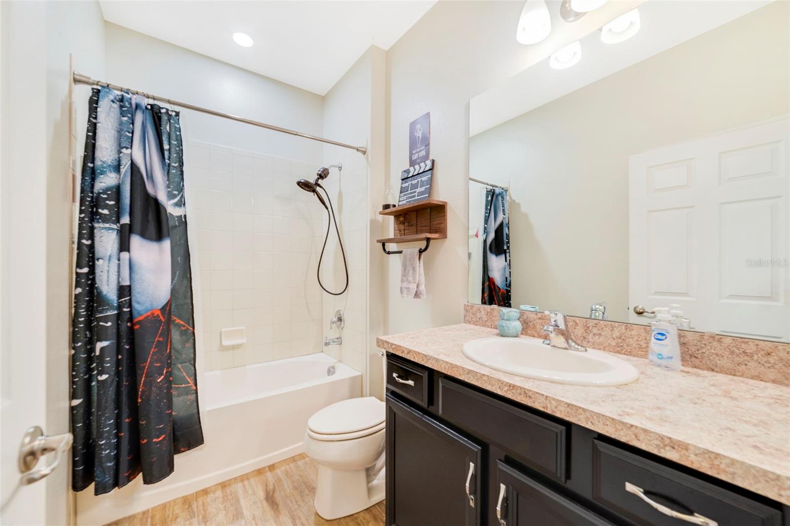 HARBOR SHORES - Residential