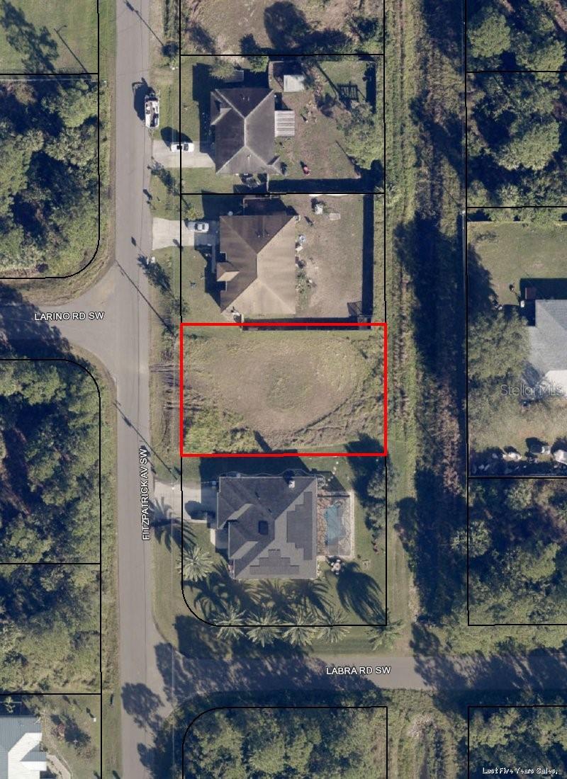 Check out and purchase this QUARTER ACRE LOT in Florida's fastest-growing city! This ELEVATED and DRY parcel offers a solid foundation; perfect for your future construction projects. Ideal for investors and buyers looking to secure an investment opportunity and capitalize on rapid SUBURBAN growth!