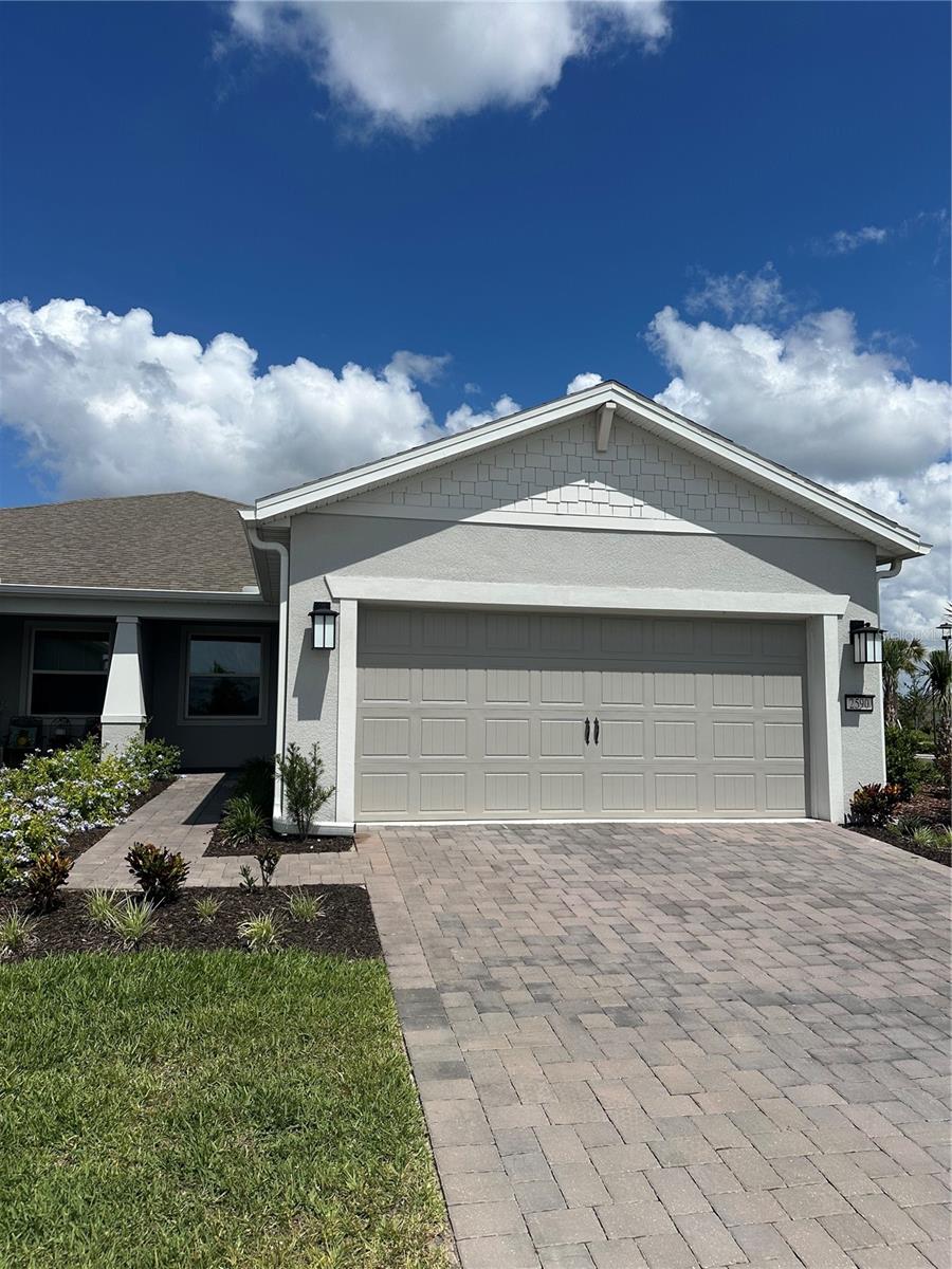 2590 CLIFF WAY