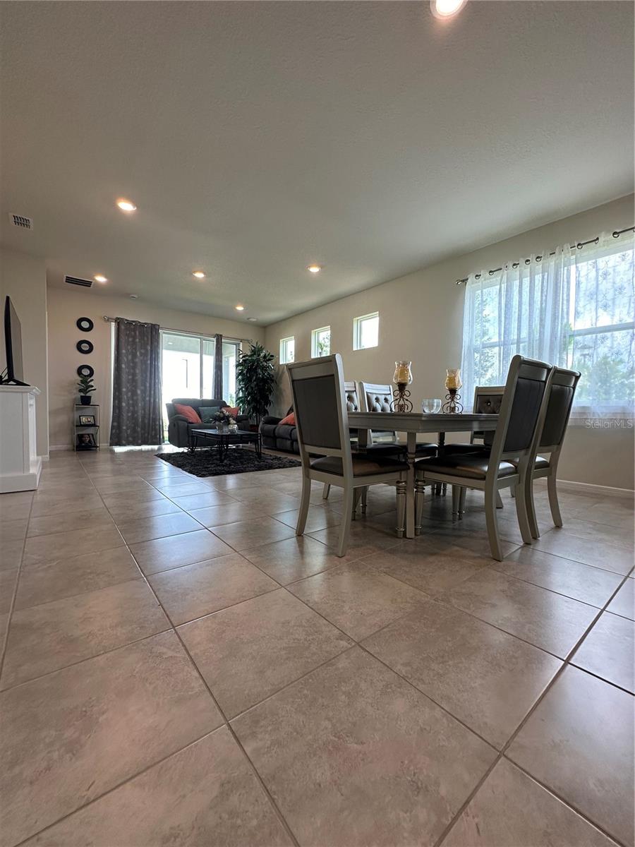 2590 CLIFF WAY