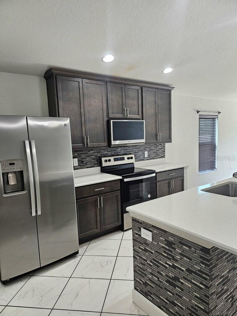 HOLLAND PARK PLACE - Residential