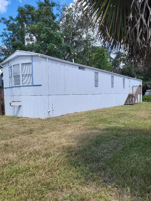 Photo of 848 Center Avenue, Brandon, FL 33511 (MLS # TB8432993)