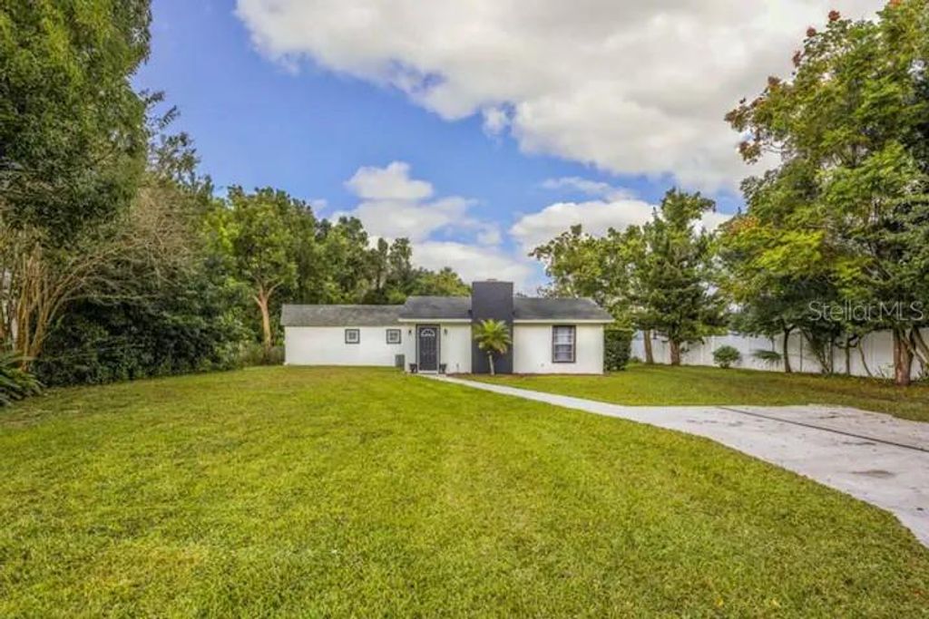 Photo of 2301 Carlton Drive, Orlando, FL 32806 (MLS # O6381659)