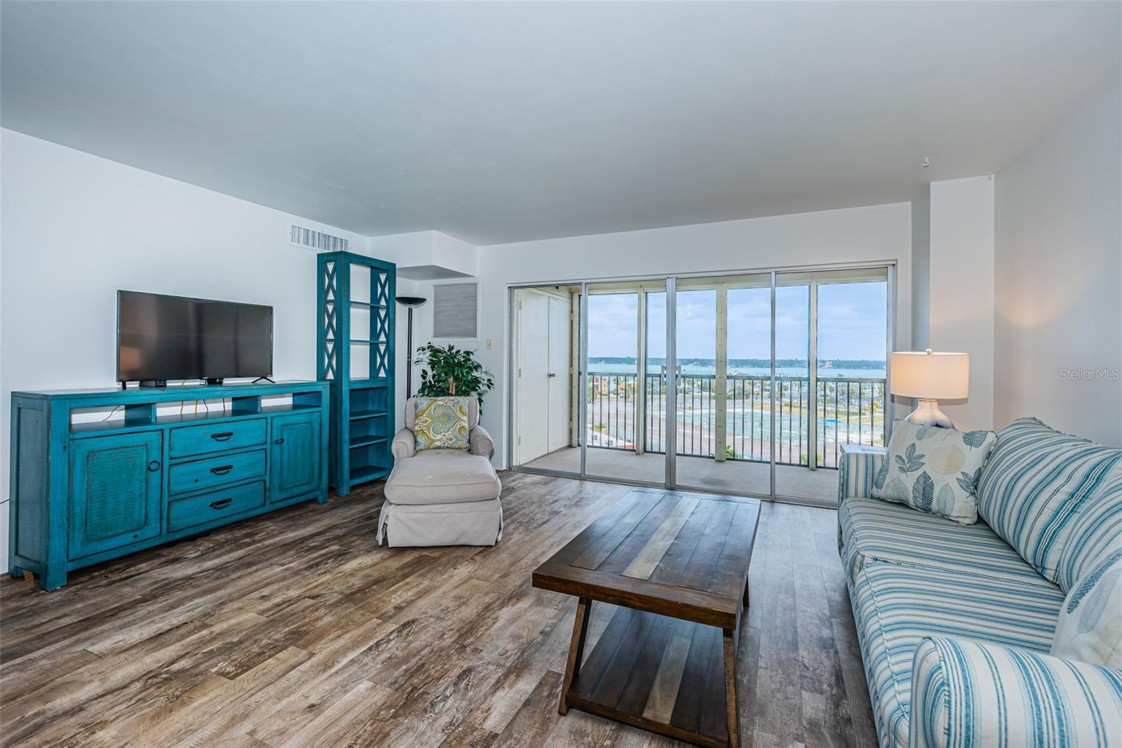 PARADISE ISLAND TOWERS CONDO - Residential