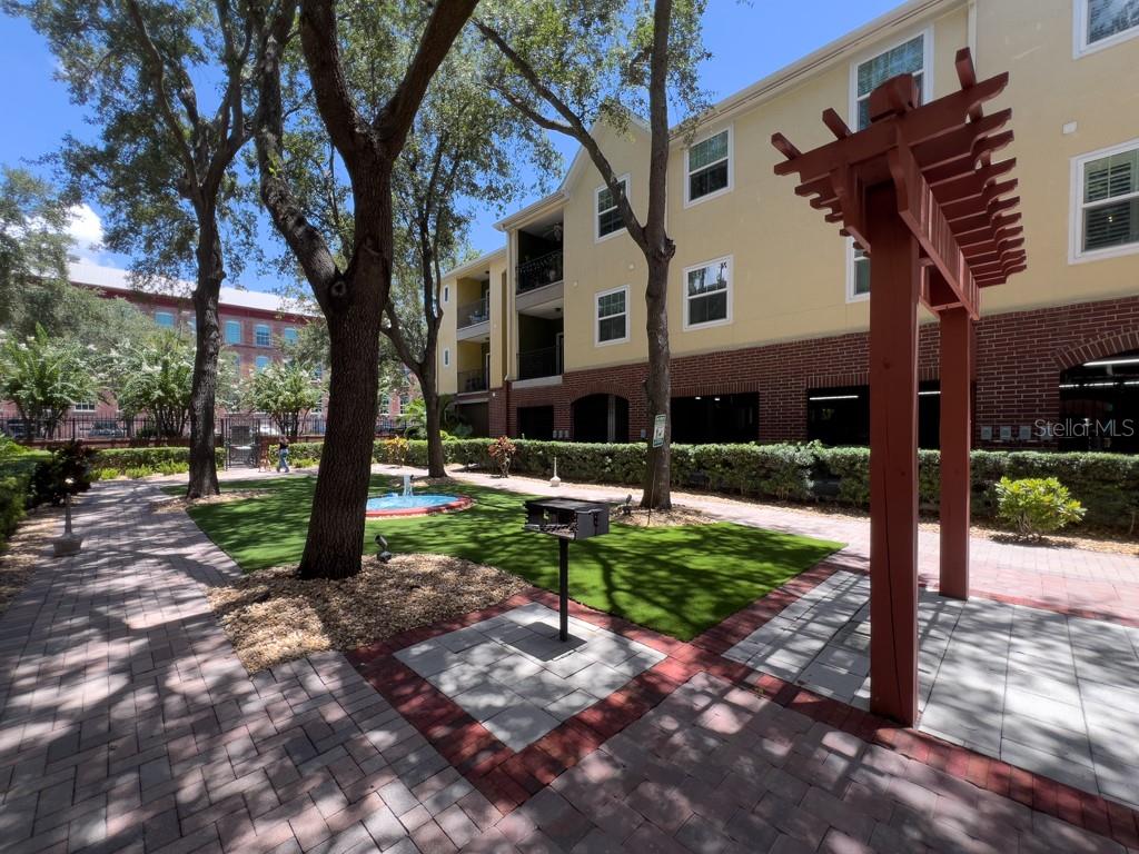 2010 E PALM AVENUE 14206