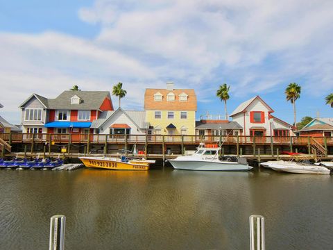 A home in SIESTA KEY