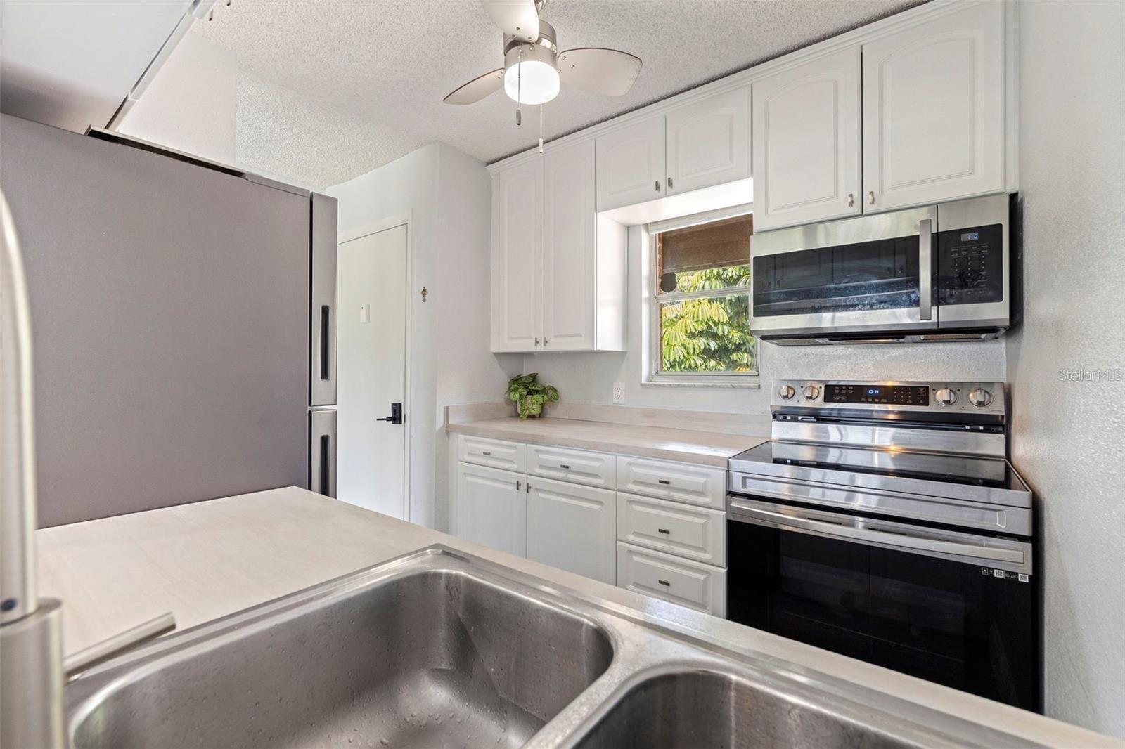 CARROLLBROOK LAKESIDE CONDOMIN - Residential