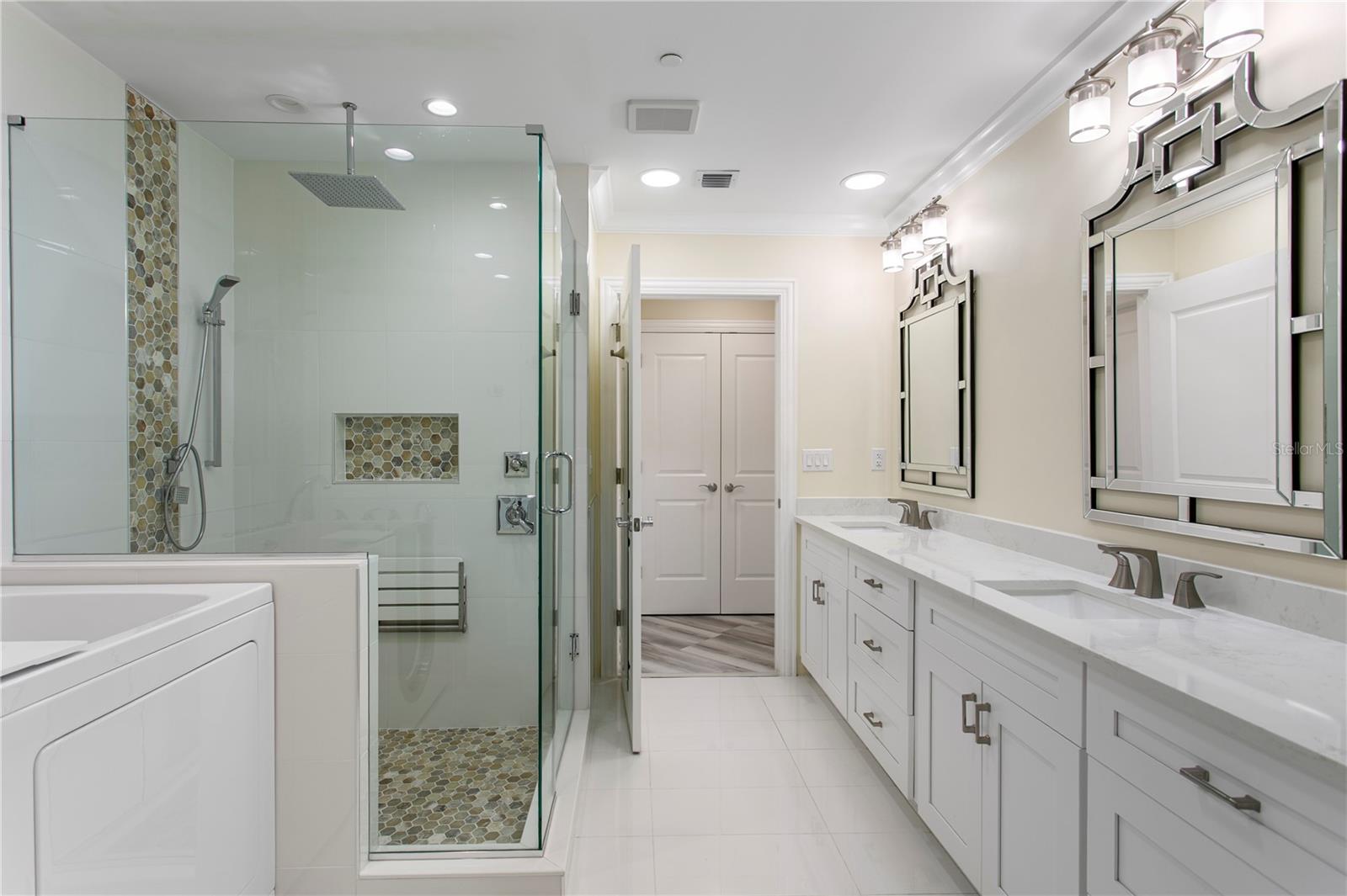 THE PLAZA HARBOUR ISLAND A CON - Residential