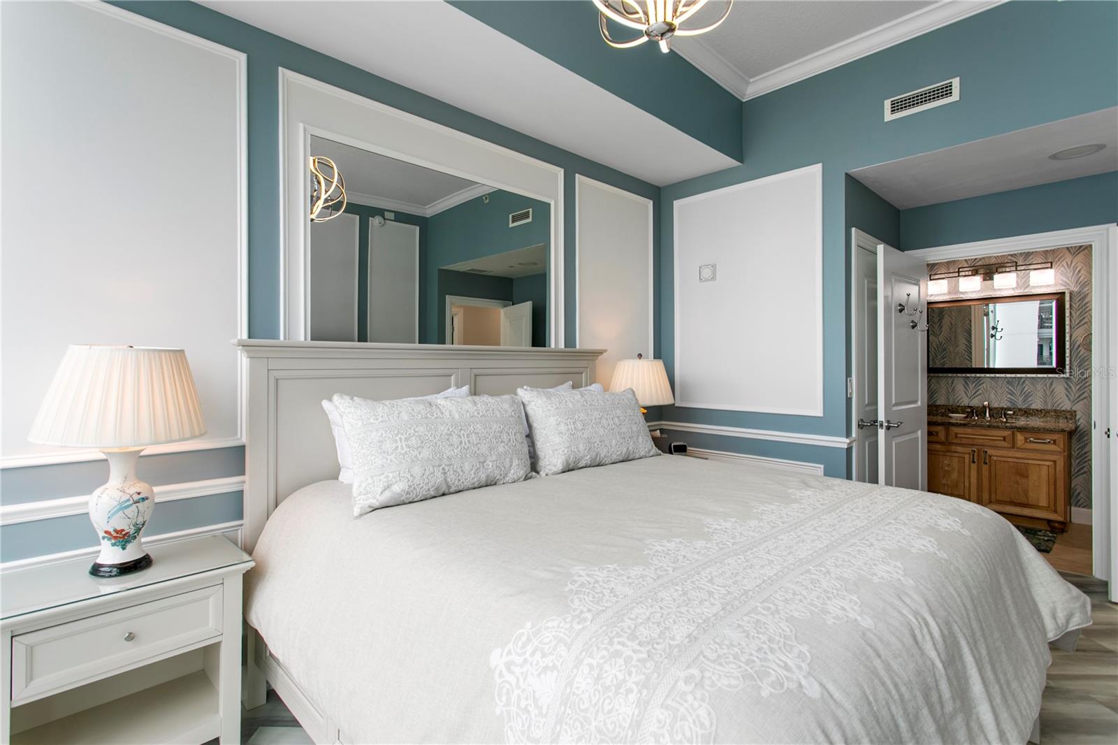 THE PLAZA HARBOUR ISLAND A CON - Residential