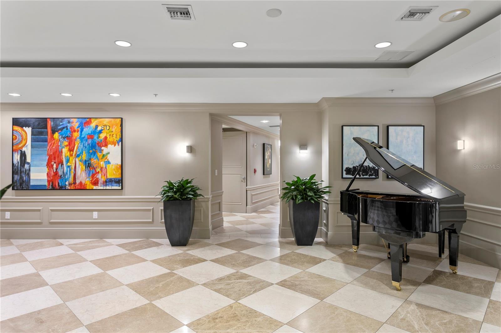 THE PLAZA HARBOUR ISLAND A CON - Residential