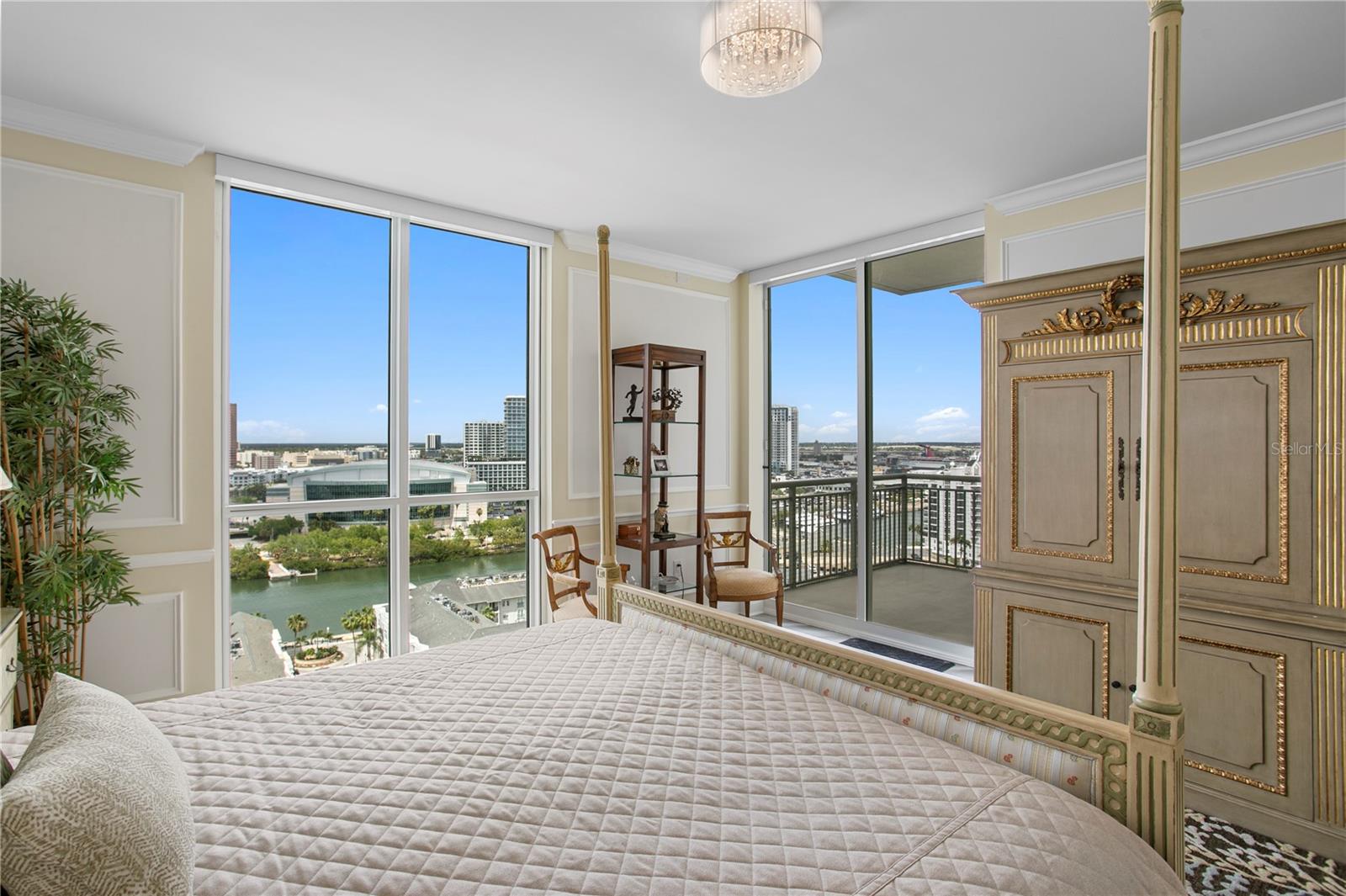 THE PLAZA HARBOUR ISLAND A CON - Residential