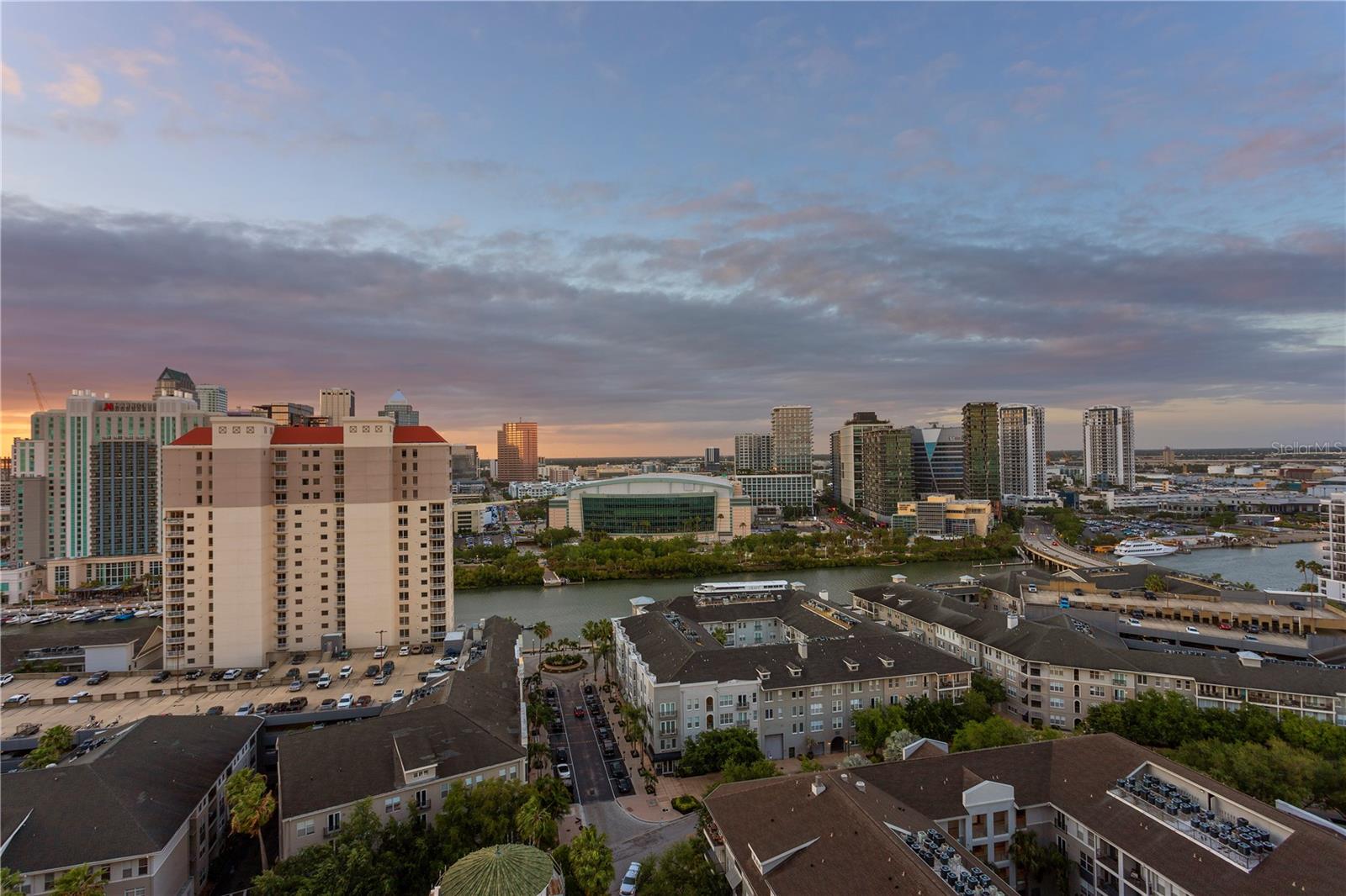 THE PLAZA HARBOUR ISLAND A CON - Residential