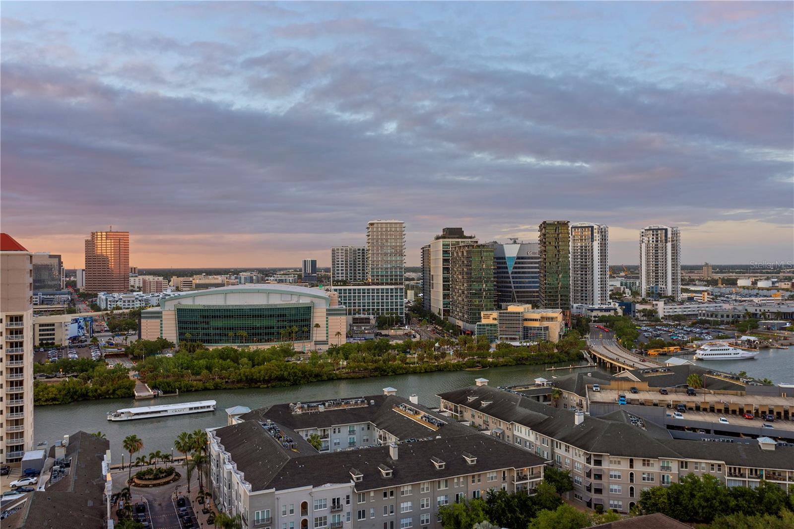 THE PLAZA HARBOUR ISLAND A CON - Residential