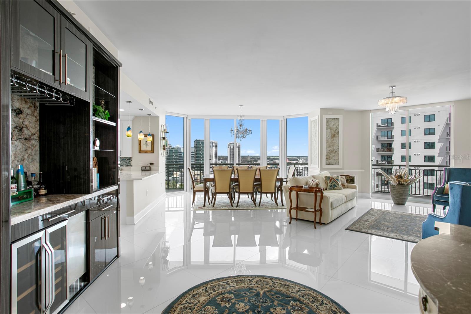 THE PLAZA HARBOUR ISLAND A CON - Residential