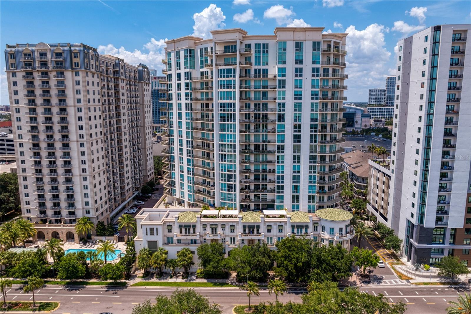 THE PLAZA HARBOUR ISLAND A CON - Residential