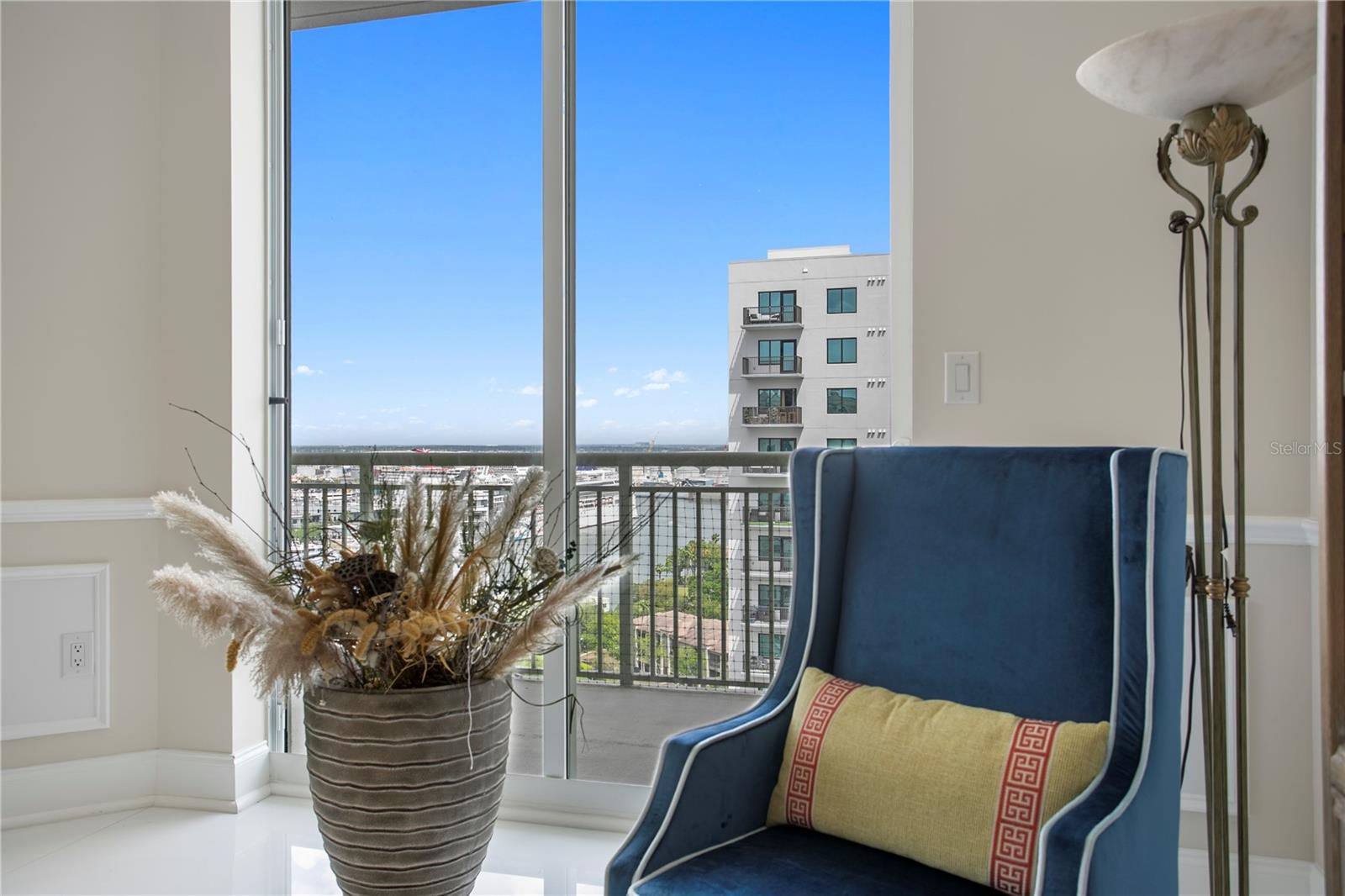 THE PLAZA HARBOUR ISLAND A CON - Residential