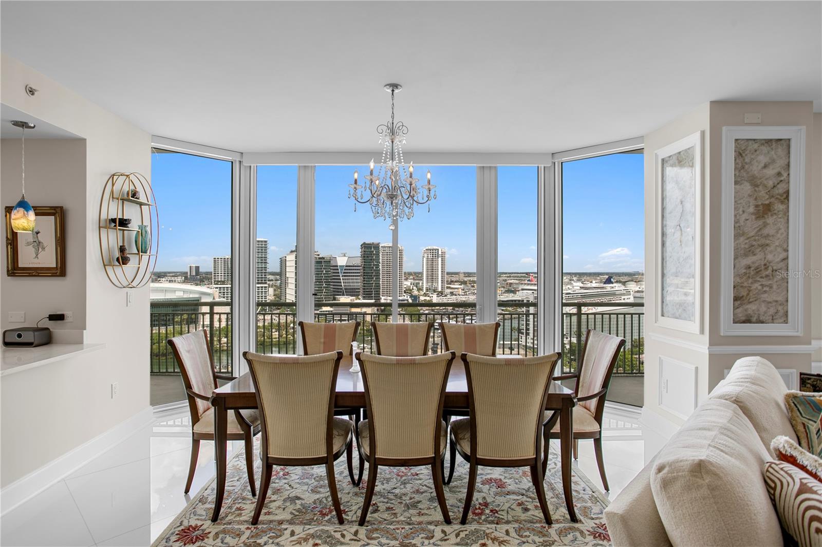 THE PLAZA HARBOUR ISLAND A CON - Residential