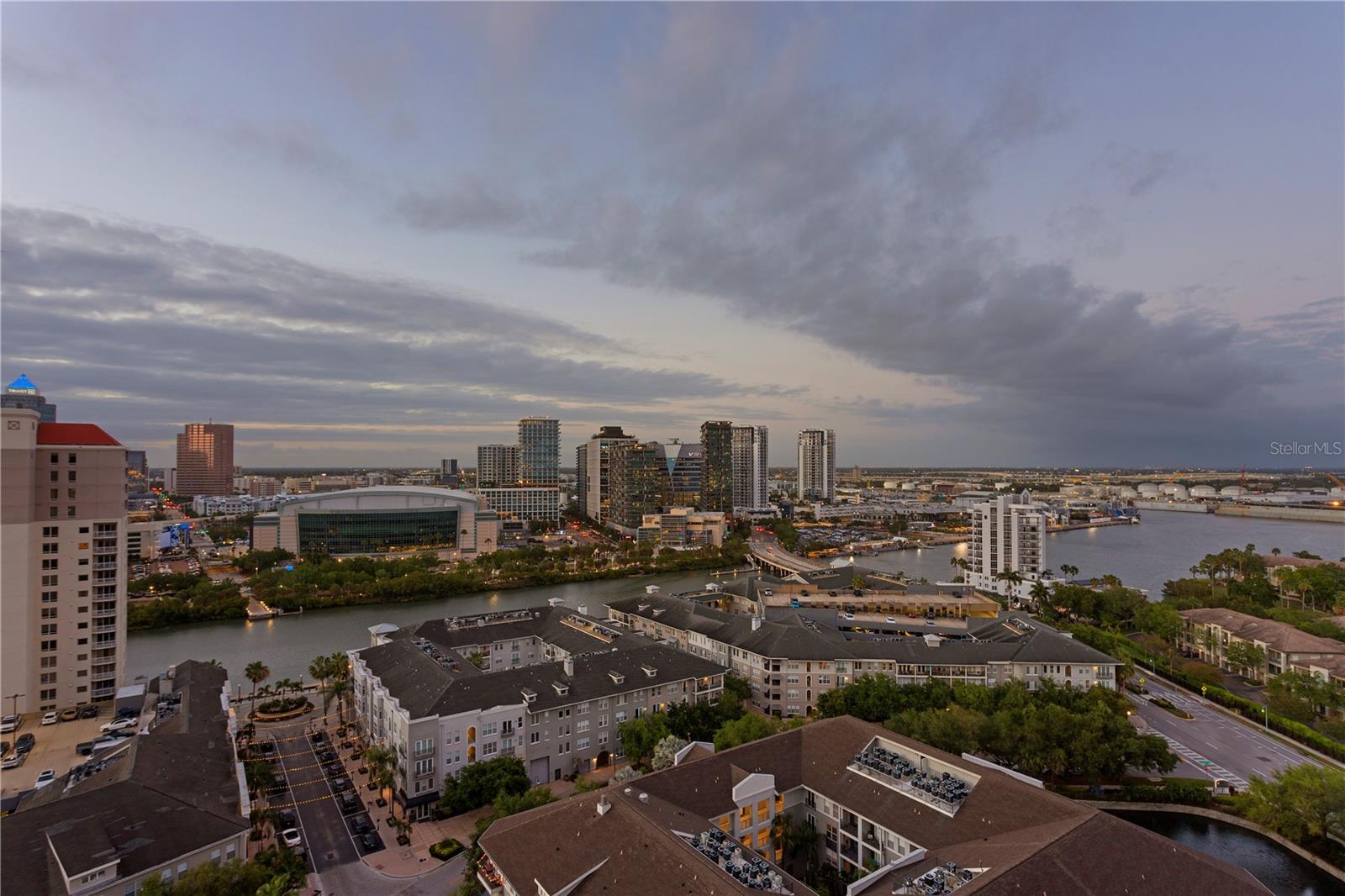 THE PLAZA HARBOUR ISLAND A CON - Residential